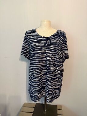 Chico's Navy and White Wave Pattern Blouse
